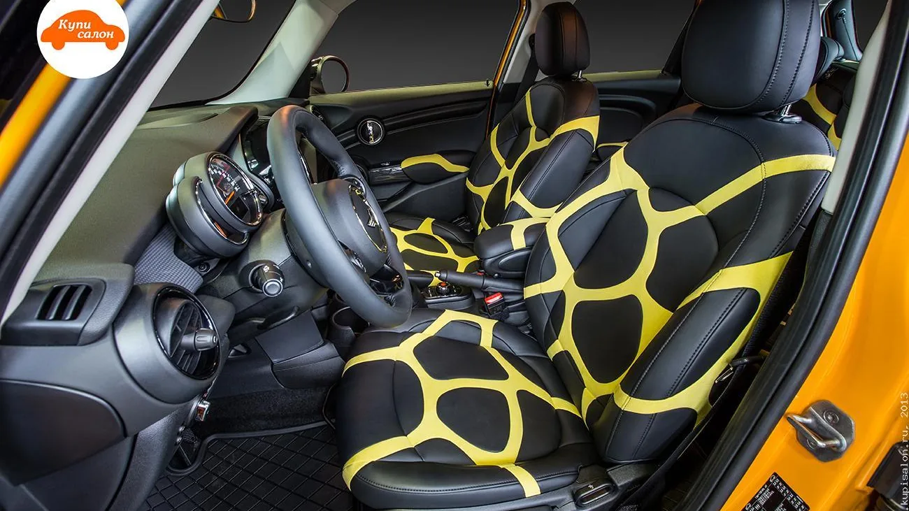 Перетяжка сидений Mini Cooper в черно-желтую экокожу с узором под жирафа