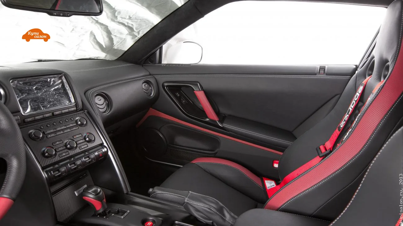 Перетяжка сидений Nissan Gtr — переднее пассажирское кресло, дверь и центральная консоль