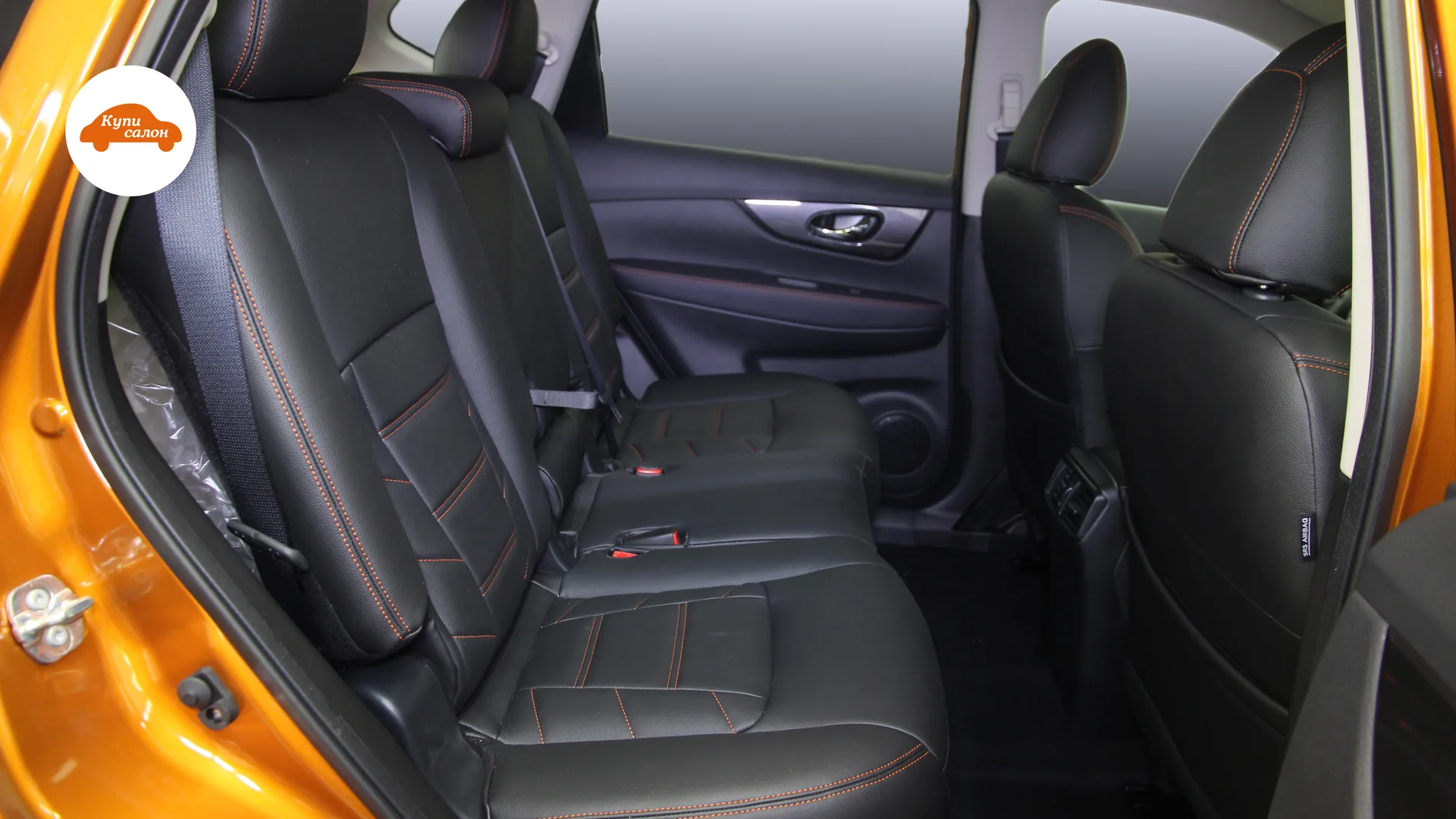 Перетяжка сидений Nissan Qashqai — задний ряд через открытую боковую дверь