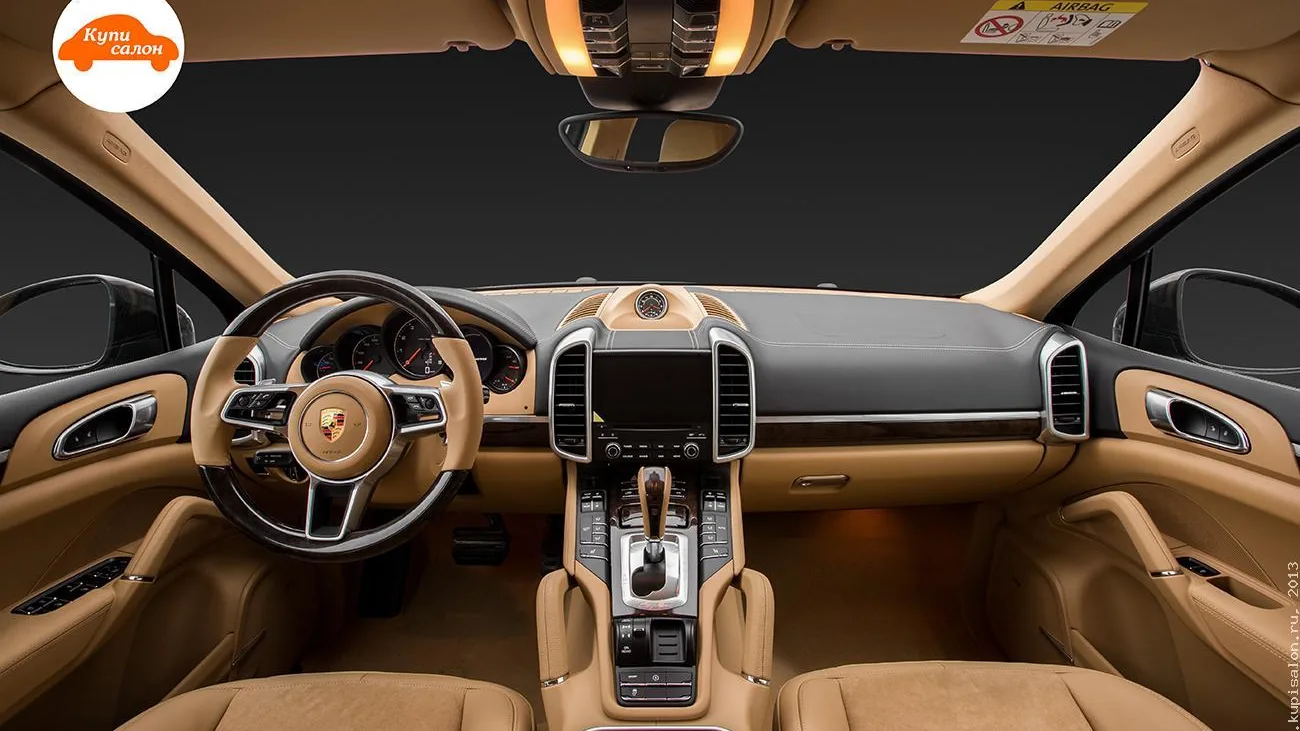 Перетяжка салона Porsche Cayenne, бежевая кожа и черные элементы, гладкая строчка