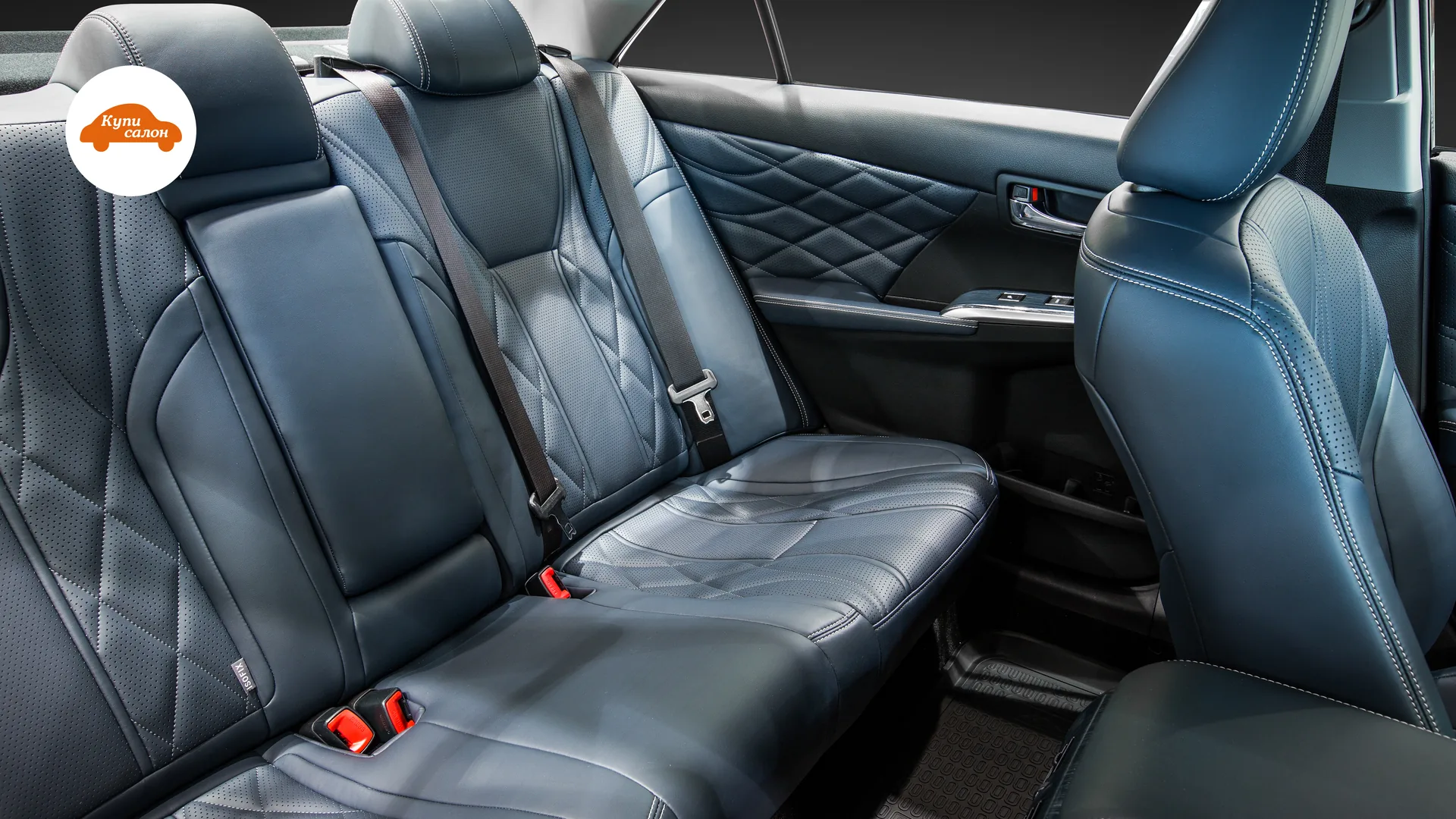Перетяжка сидений Toyota Camry — задний диван и спинка переднего кресла