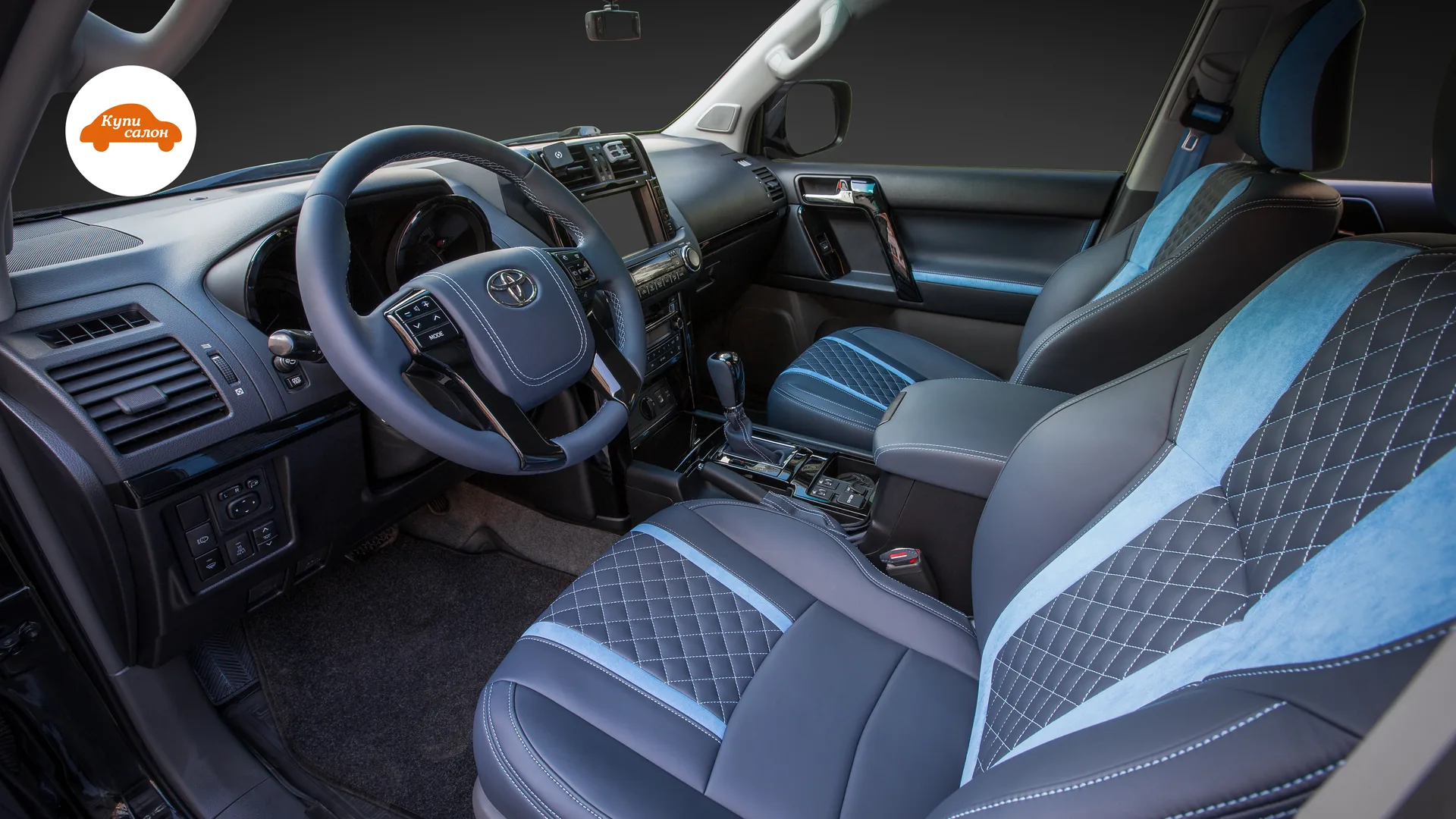 Перетяжка сидений Toyota Land Cruiser Prado — передняя часть салона через водительскую дверь