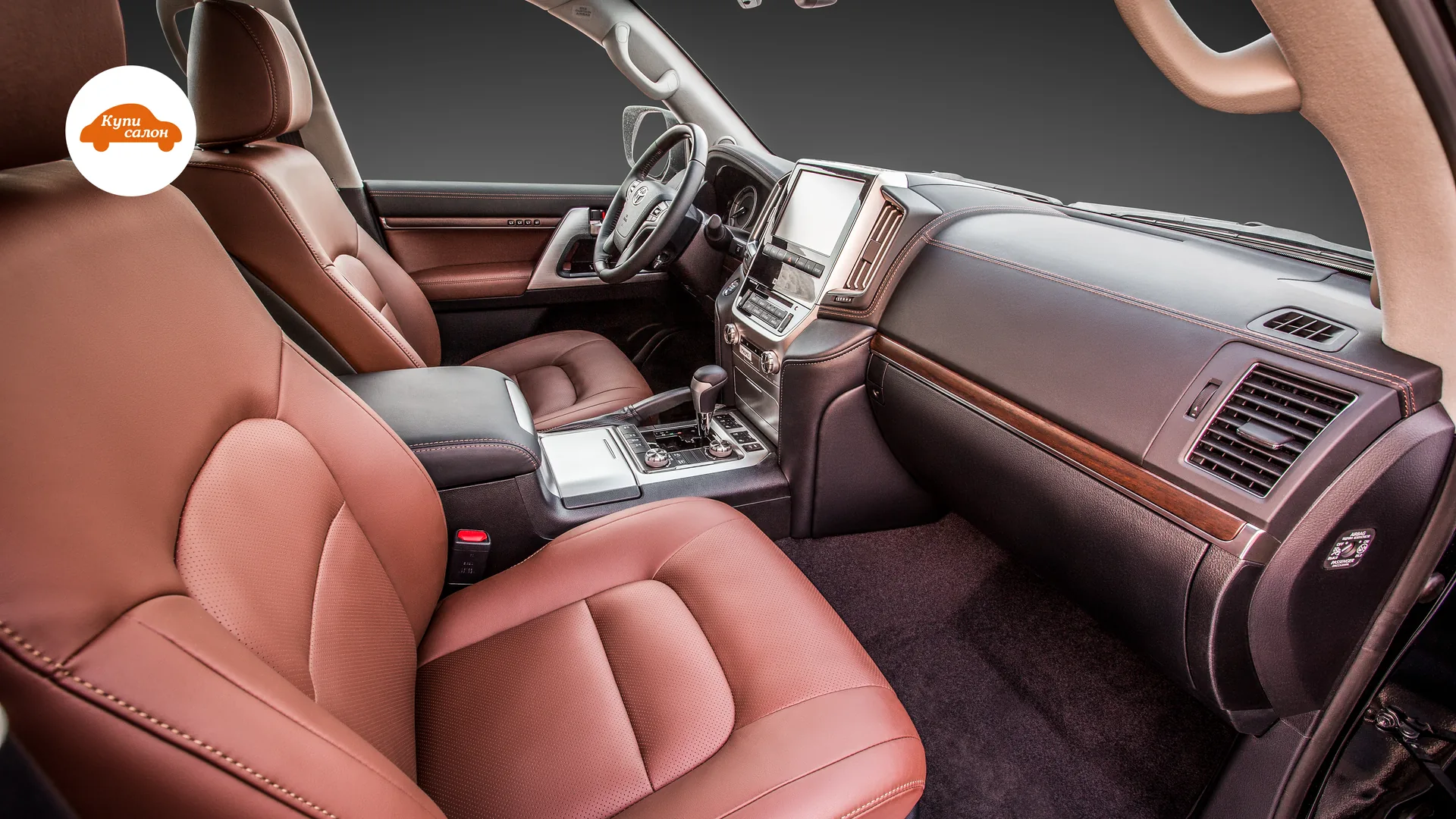Перетяжка сидений Toyota Land Cruiser — общий вид передней части салона со стороны пассажира