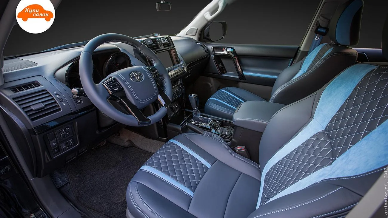 Салон Toyota Land Cruiser Prado 150: передние кресла с голубыми вставками и ромбовидной стёжкой — работа КупиСалон