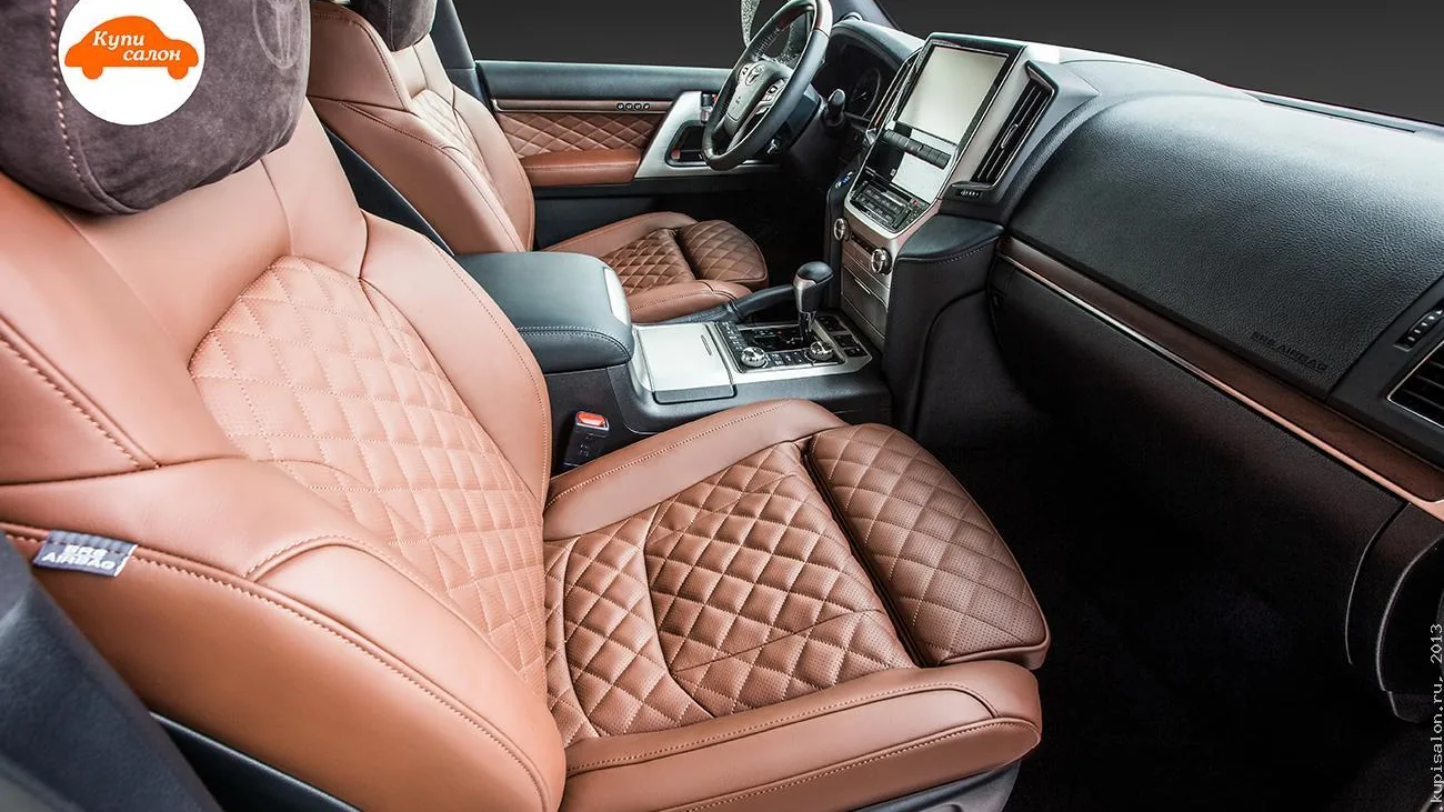 Перетяжка сидений Toyota Land Cruiser 200 коричневой кожей с ромбовидной прострочкой и перфорацией