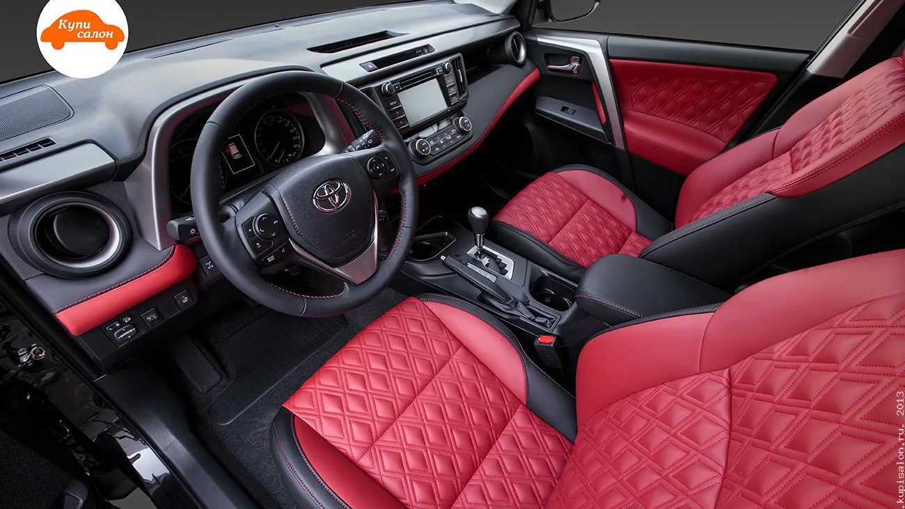 Перетяжка салона Toyota RAV4: сиденья, дверные вставки, руль, центральный подлокотник красной и черной экокожей с ромбовидной прострочкой