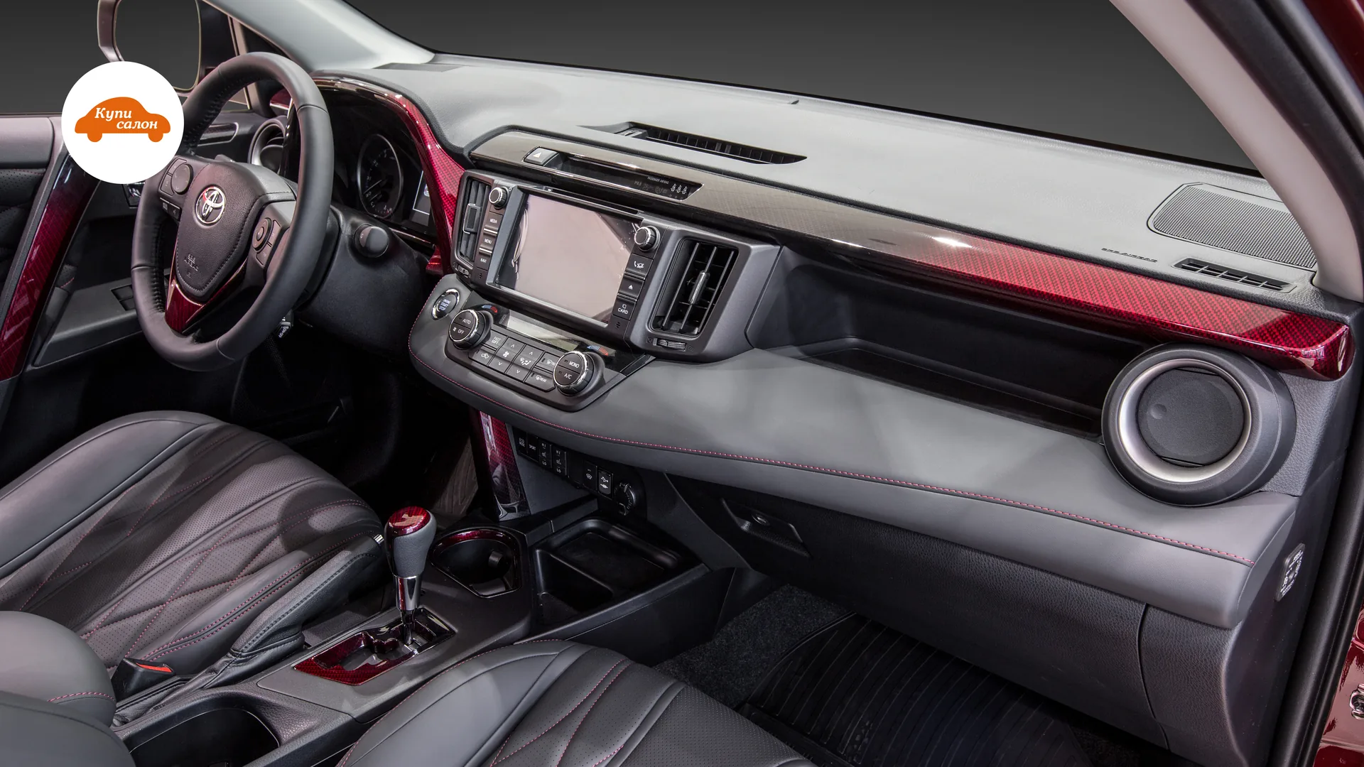 Перетяжка салона Toyota RAV4 — передняя часть салона через пассажирскую дверь