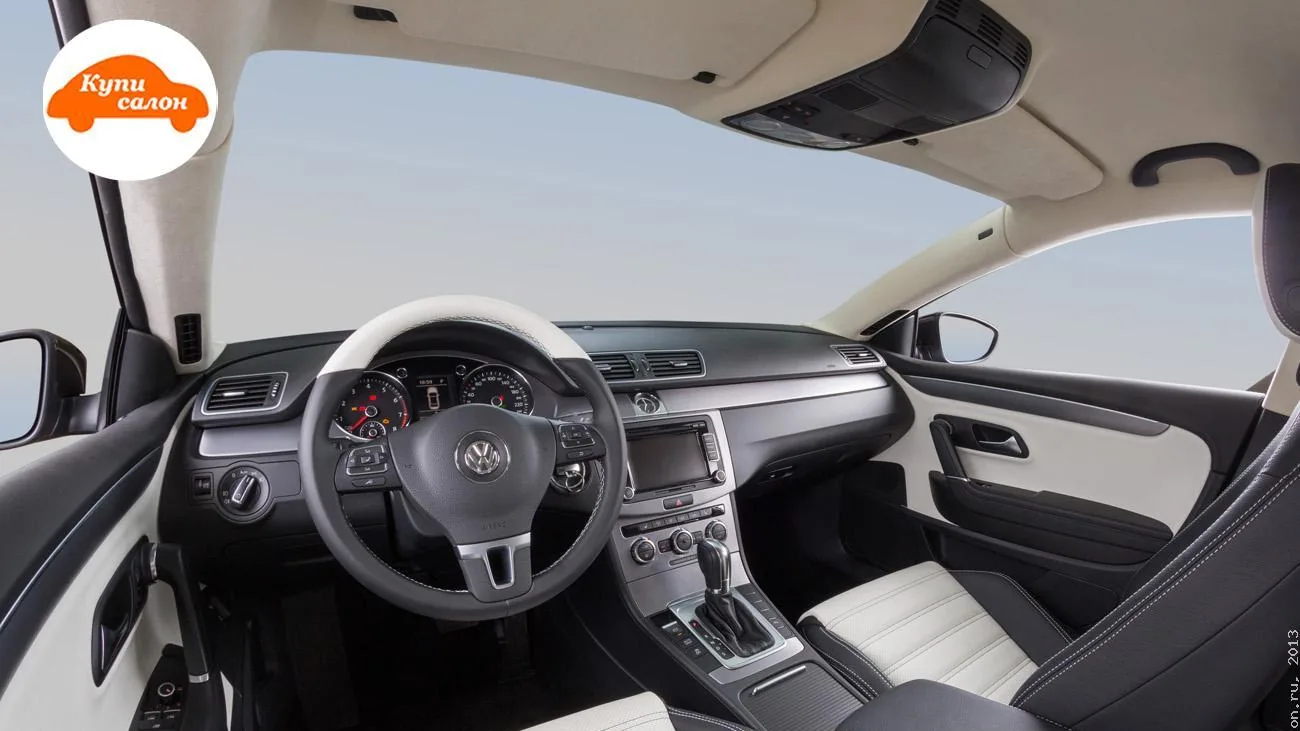 Перетяжка сидений Volkswagen Passat Cc — общий вид переднего салона с заднего ряда