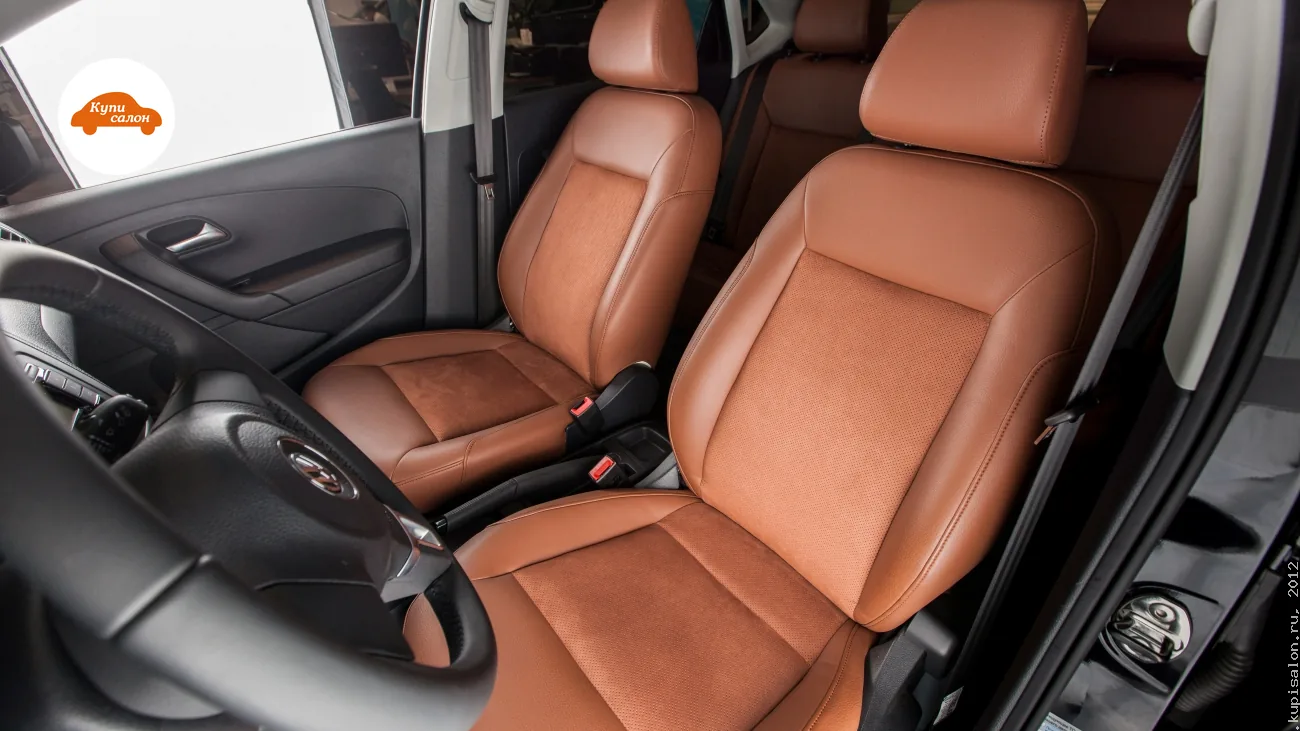 Перетяжка сидений и руля Volkswagen Polo в коричневую кожу и алькантару с перфорацией