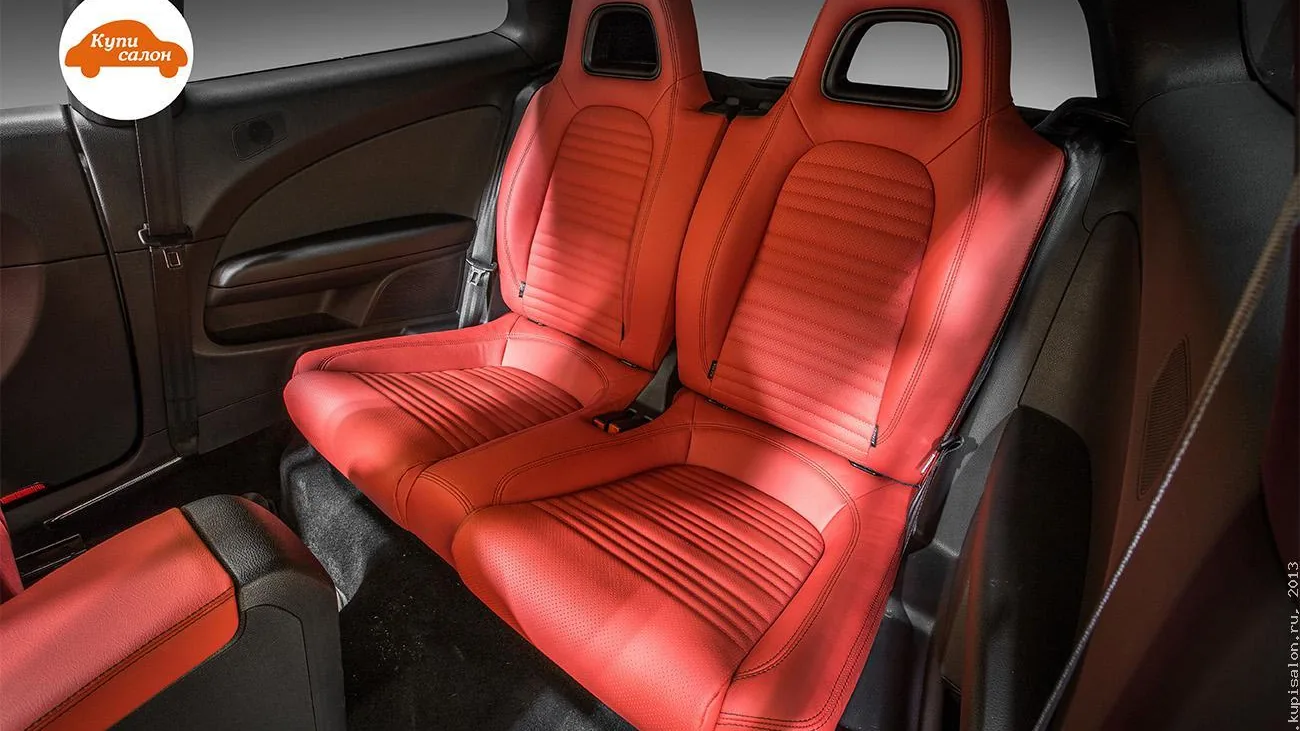 Перетяжка сидений Volkswagen Scirocco — два задних сиденья, вид по диагонали