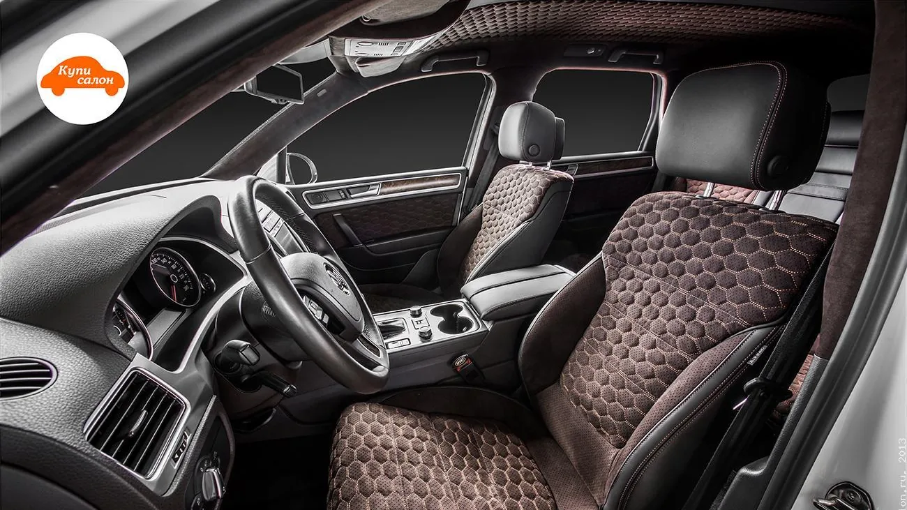 Перетяжка сидений Volkswagen Touareg — передние сиденья через водительскую дверь