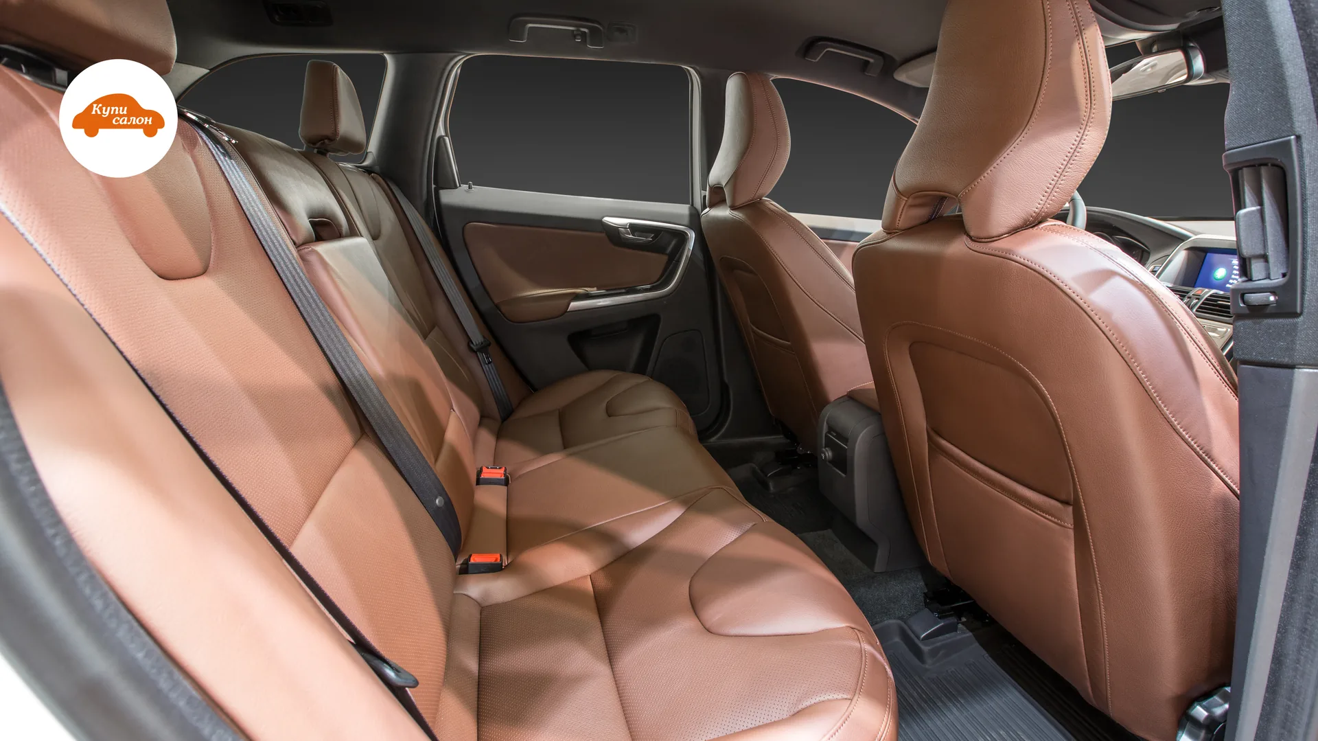 Перетяжка сидений Volvo XC60 — задний ряд и спинки передних сидений через заднюю дверь