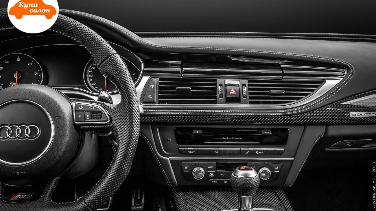Перетяжка руля, ручки КПП и торпедо Audi RS7 карбоном и перфорированной кожей с белой строчкой