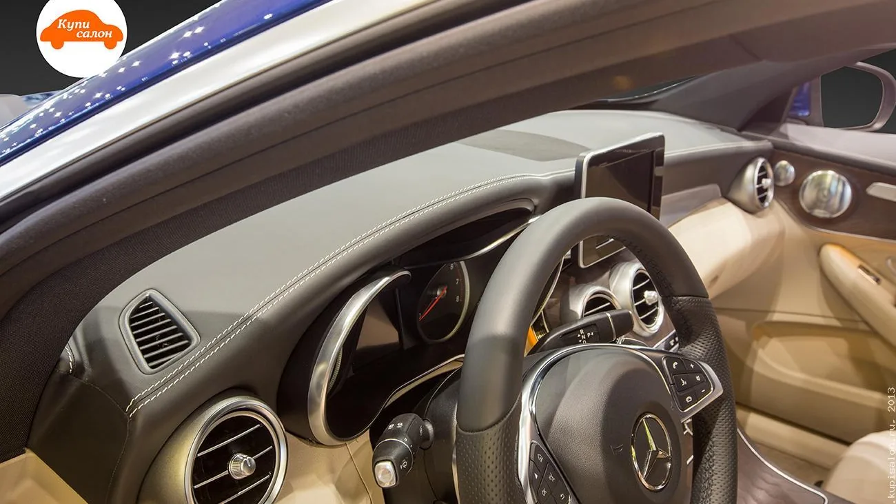Интерьер Mercedes-Benz, перетяжка руля и торпедо кожей, амбиентная подсветка